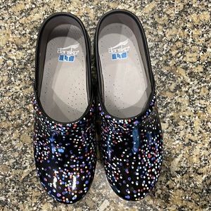 Dansko LT Pro patent confetti clogs size 41